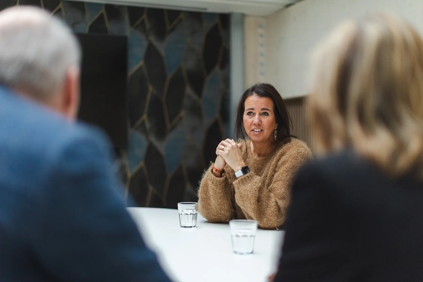 Rustig begeleidingsgesprek aan tafel